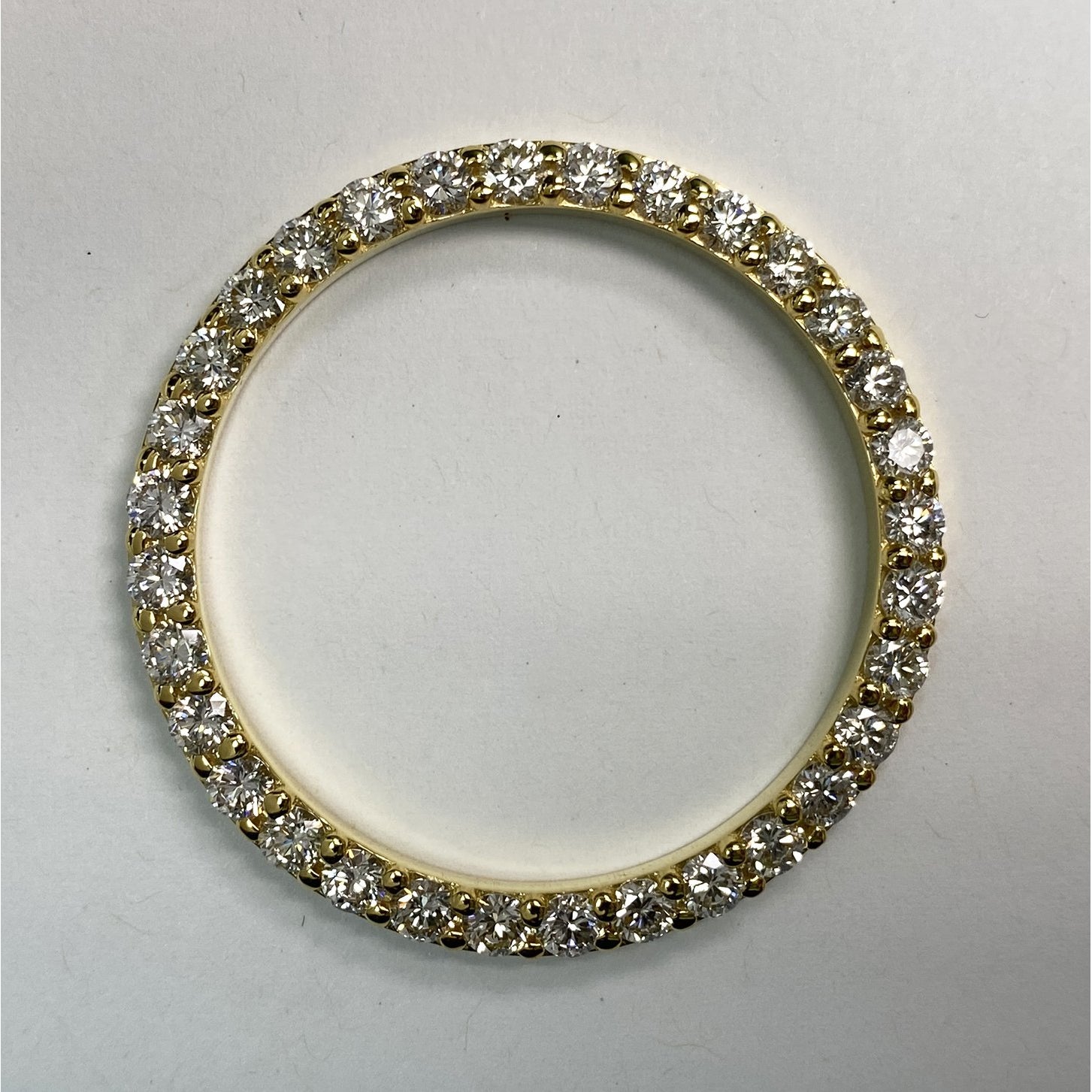 natural round diamond 5.4ct watch top view