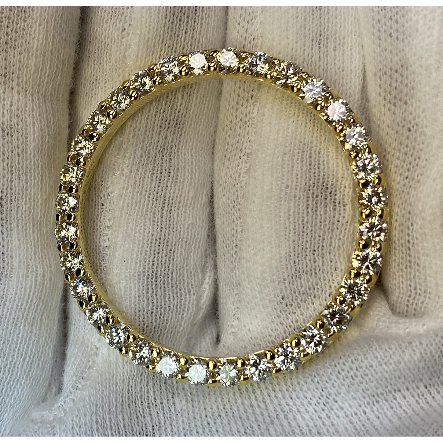 natural round diamond 5.4ct watch profile view