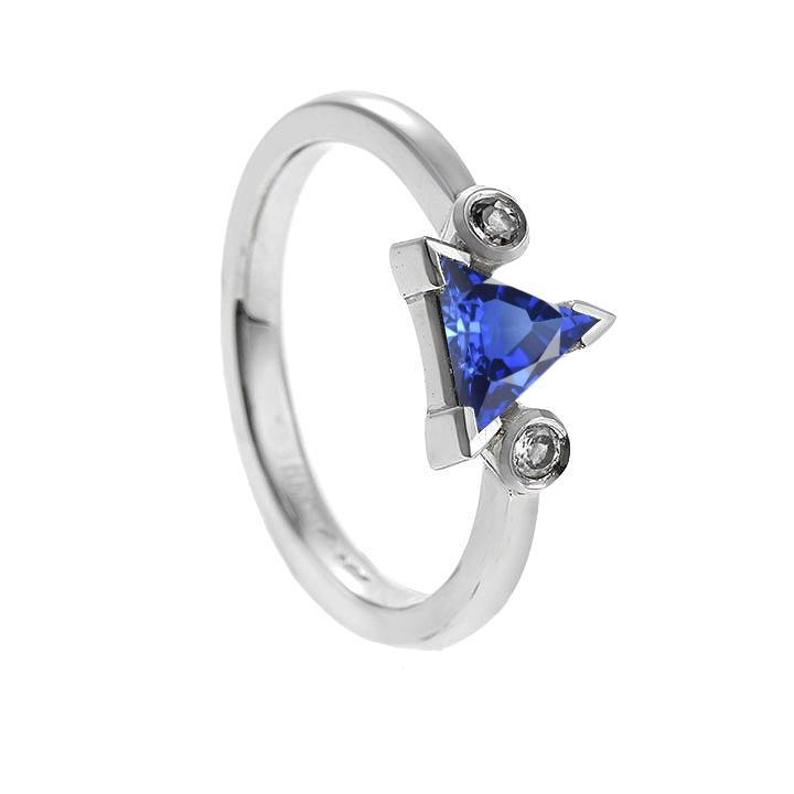 Best Amazing Stylish womans          Three Stone Ring V Prong Sapphire Gold