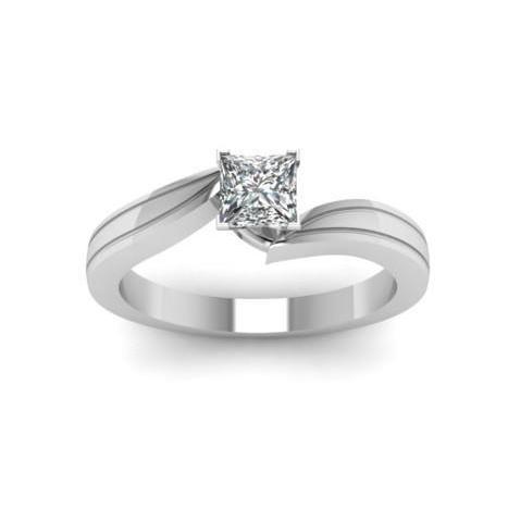 Sparkling Unique Lady’s Solitaire White Gold Diamond Ring 