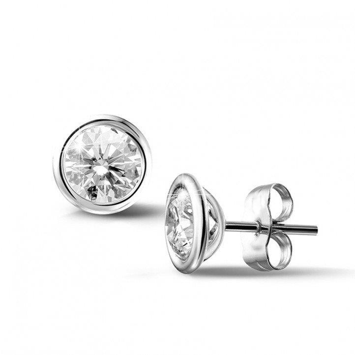 Gorgeous Round Brilliant Cut  Diamonds Studs Earring White Gold 