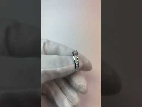 Sparkling Round Cut Unique Solitaire Ring with Accents Diamond 