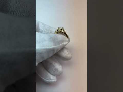   Unique Lady’s Style White Sparkling Engagement White gold   Emerald Trillion Diamond Engagement Ring 