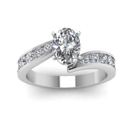 Oval  Lady’s White Gold Round Anniversary Solitaire Ring with Accents Diamond