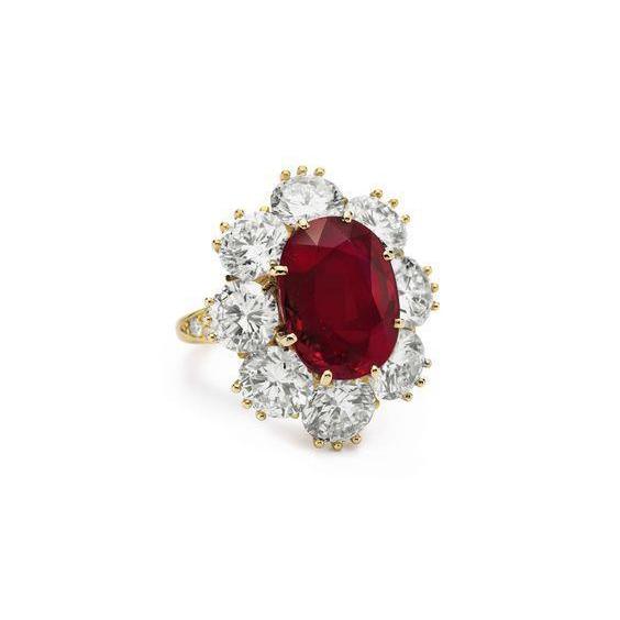 Unique Lady’s Red Ruby With Diamonds    Yellow Gold Gemstone Ring