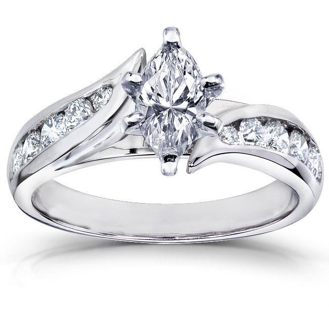  Gorgeous fancy ringh White Gold Sloitaire ring with Accents 